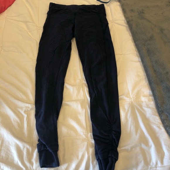 Athleta Pants - Navy Athleta Scrunch Leggings